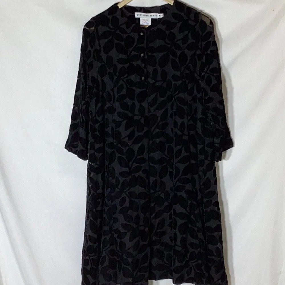 GRETCHEN SCOTT Ursula Swing Dress
- Luxe Leaf Velvet Black Size Medium - Picture 6 of 14